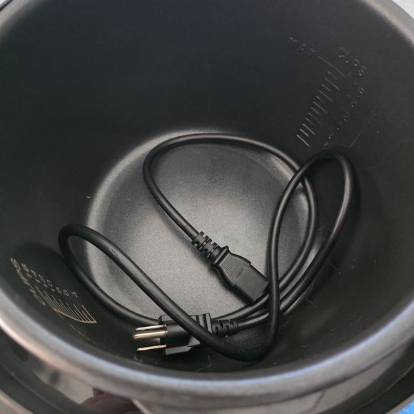 Cuisinart 6-Quart Pressure Cooker - Picture 4 of 5